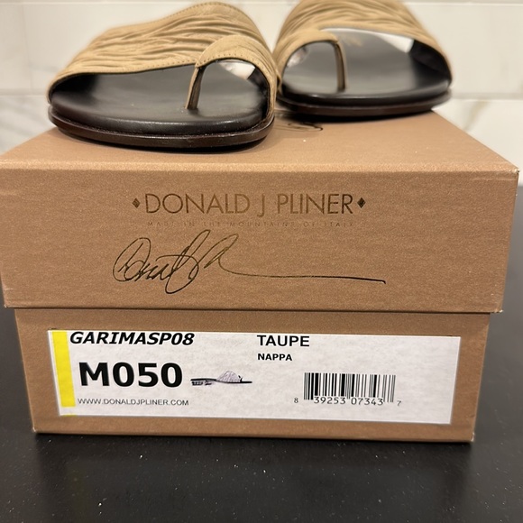 New-Donald Pliner sandals - Picture 2 of 8